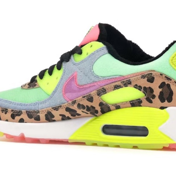NWT Nike Air Max 90 LX 'Illusion Green' - Picture 2 of 3